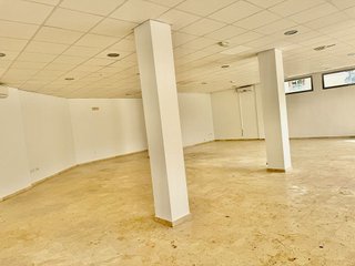 Local comercial en alquiler en La Paz en Alcalá de Guadaira