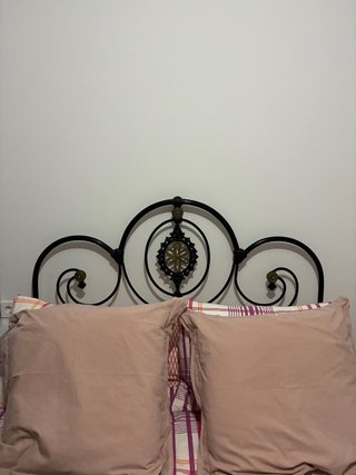 Cabecero de cama de forja negro y dorado 135