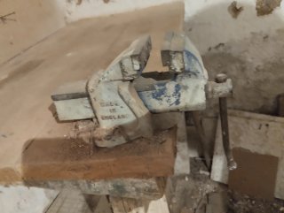 Tornillo de banco antiguo fundición