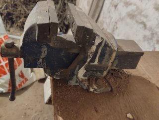 Tornillo de banco antiguo fundición