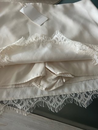 Falda Zara beige con encaje