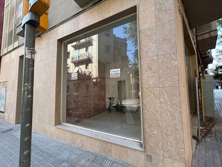 Local comercial en alquiler en El Camp de l'Arpa del Clot en Barcelona