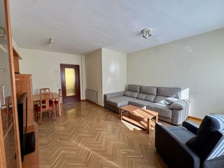 Piso en venta en Valdeacederas en Madrid