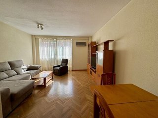 Piso en venta en Valdeacederas en Madrid