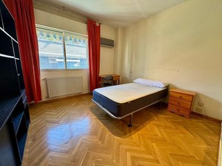 Piso en venta en Valdeacederas en Madrid