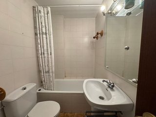 Piso en venta en Valdeacederas en Madrid