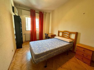 Piso en venta en Valdeacederas en Madrid