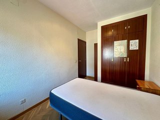 Piso en venta en Valdeacederas en Madrid