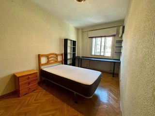Piso en venta en Valdeacederas en Madrid