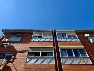 Piso en venta en Valdeacederas en Madrid