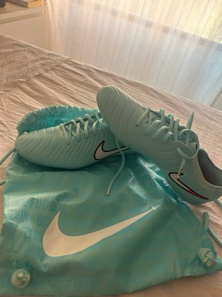 Botas de fútbol Nike Talla 42,5 nuevas
