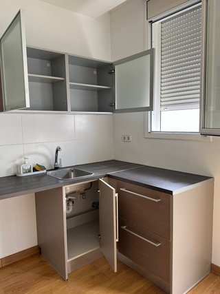 Cocina completa con vitrocerámica, campana y horno