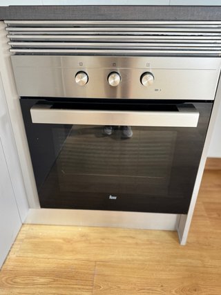 Cocina completa con vitrocerámica, campana y horno