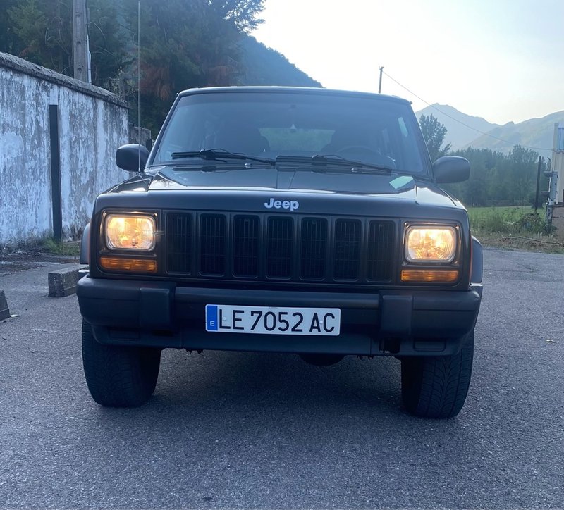 Espectacular Jeep Cherokee Sport 2.5 TD - foto 1