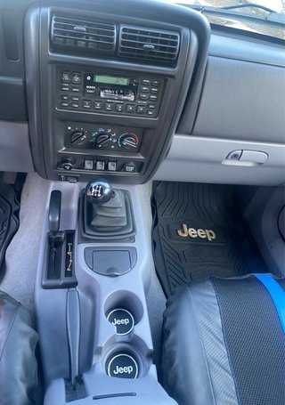 Espectacular Jeep Cherokee Sport 2.5 TD