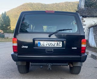 Espectacular Jeep Cherokee Sport 2.5 TD