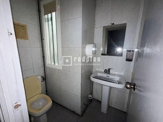 Local comercial en alquiler en Bellas Vistas en Madrid