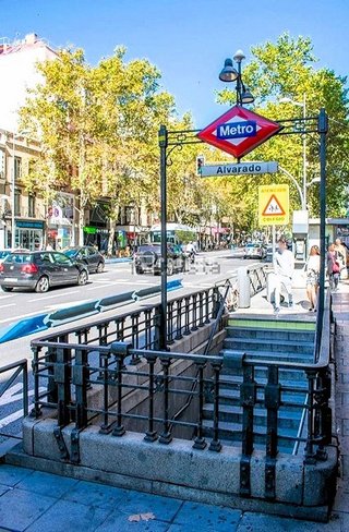 Local comercial en alquiler en Bellas Vistas en Madrid