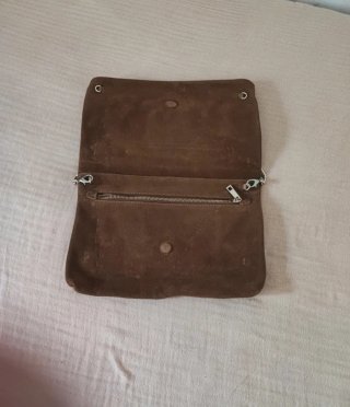 Bolso de mano ante Cortefiel marrón