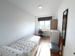 Piso en alquiler en Polígono Cartuja – La Paz en Granada