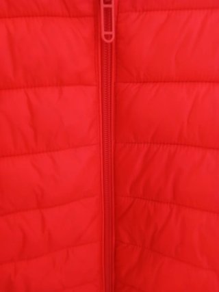 Chaqueta acolchada roja nueva.