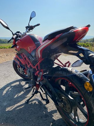 Benelli BN 125 Roja