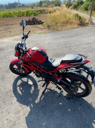 Benelli BN 125 Roja