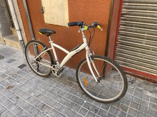 Bicicleta blanca Btwin