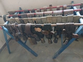 Lote cencerros antiguos cuero y madera