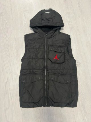 Chaleco Jordan Negro con Capucha