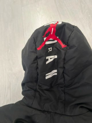 Chaleco Jordan Negro con Capucha