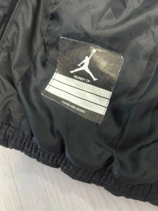 Chaleco Jordan Negro con Capucha