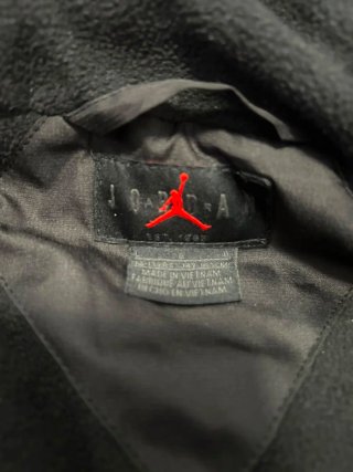 Chaleco Jordan Negro con Capucha