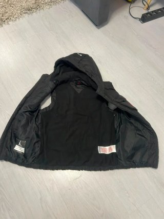 Chaleco Jordan Negro con Capucha