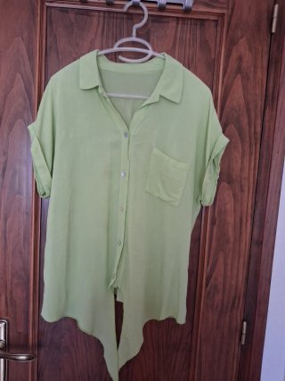 Camisa verde con nudo