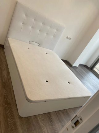 Sofá modular beige con 2 pufs