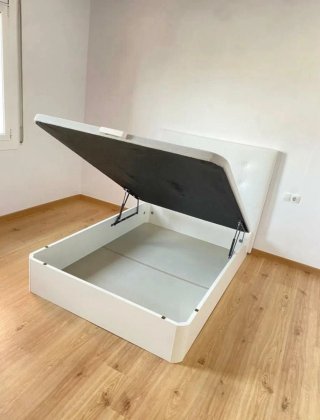 Sofá modular beige con 2 pufs