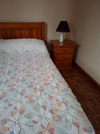 Juego de dormitorio: cabezal, mesitas y coqueta