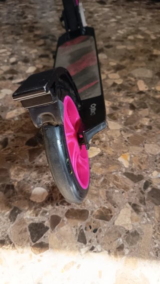 Patinete Oxelo rosa y negro