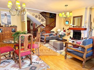Casa adosada en venta en La Fresneda en Siero