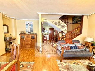 Casa adosada en venta en La Fresneda en Siero
