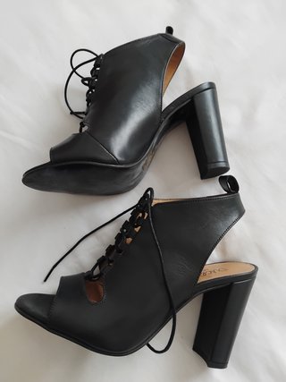 Zapatos tacón Krack piel negro un solo uso