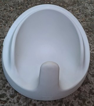 Asiento de suelo para bebé con juguetes