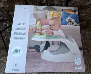 Asiento de suelo para bebé con juguetes