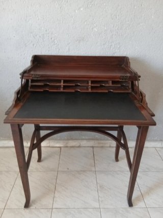 Escritorio abatible de madera