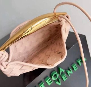 Bolso mini Bottega Veneta piel asa dorada.C.O