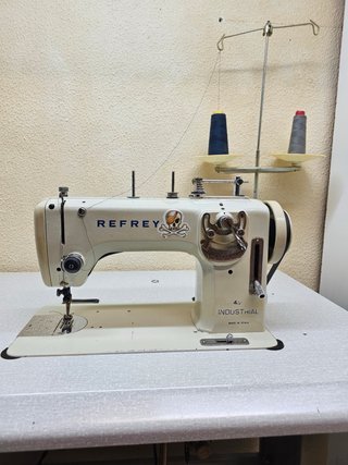 Máquina de coser industrial Refrey