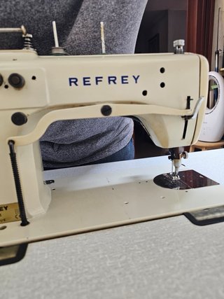 Máquina de coser industrial Refrey