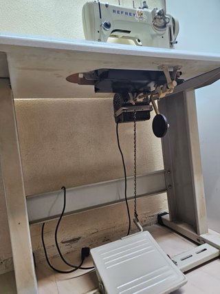 Máquina de coser industrial Refrey