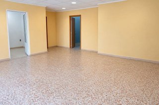 Local comercial en venta en Benigánim